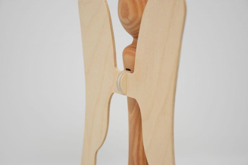 Schlanke Holzengel aus Eschenholz - verschiedene Größen